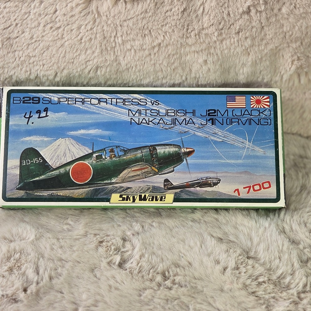 SkyWave 1/700 B-29 Superfortress vs Mitsubishi J2M Nakajima J1N‎ Model Kit SW300